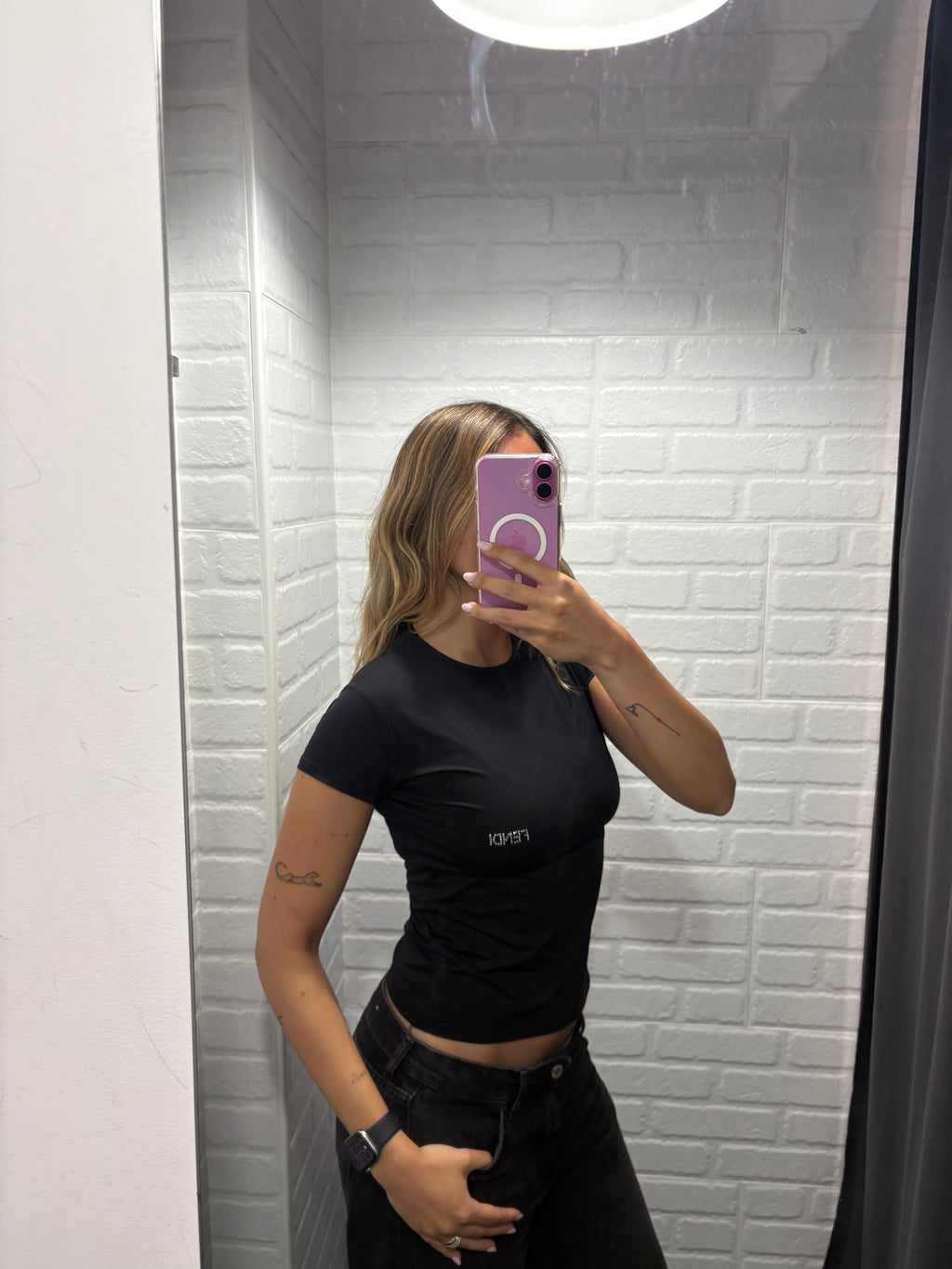 FENDI t-shirt elasticizzata logo strass
