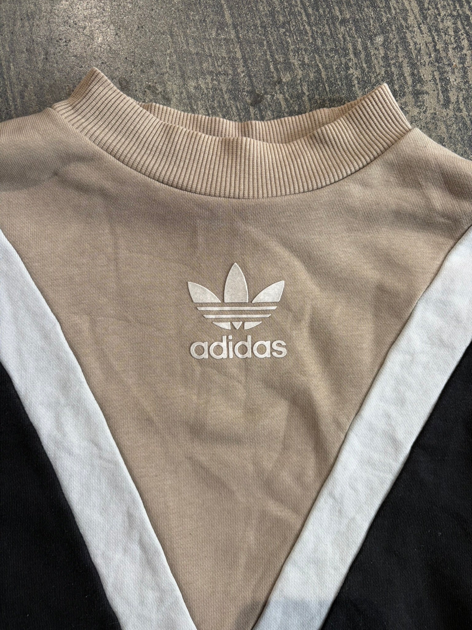Felpa Adidas Originals design a V color-block Nero/Beige logo Trefoil S