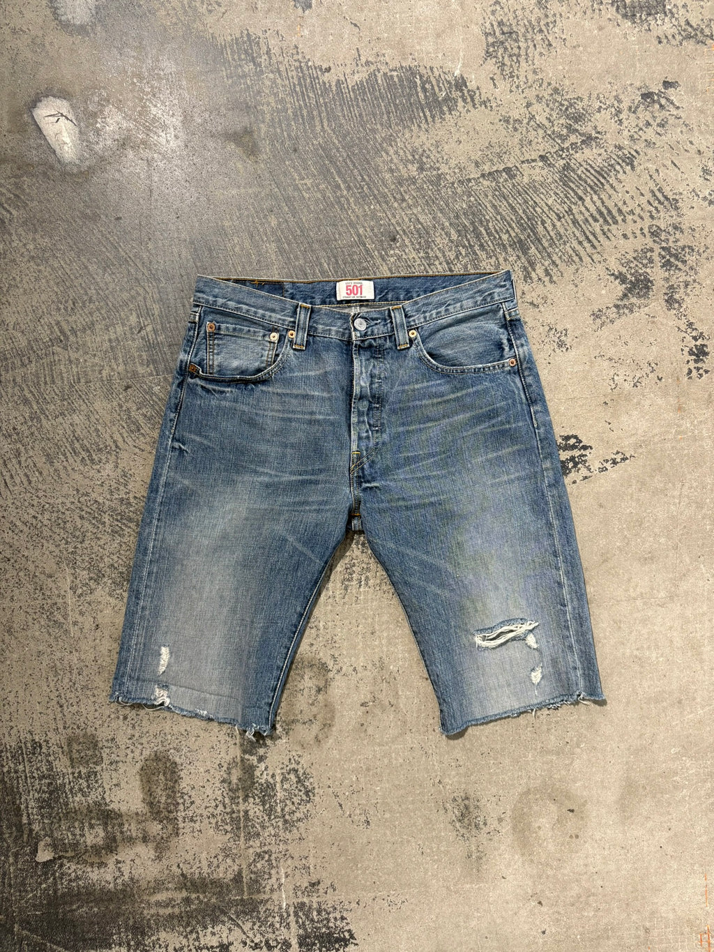 Shorts Levi's 501 Original lavaggio medio dettagli distressed W32