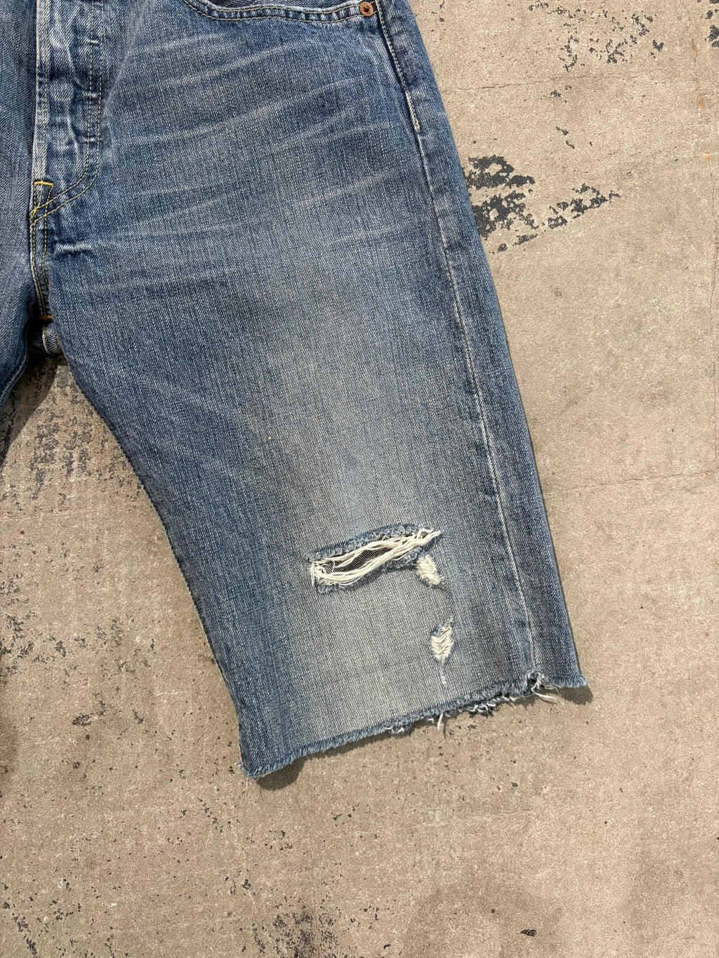 Shorts Levi's 501 Original lavaggio medio dettagli distressed W32