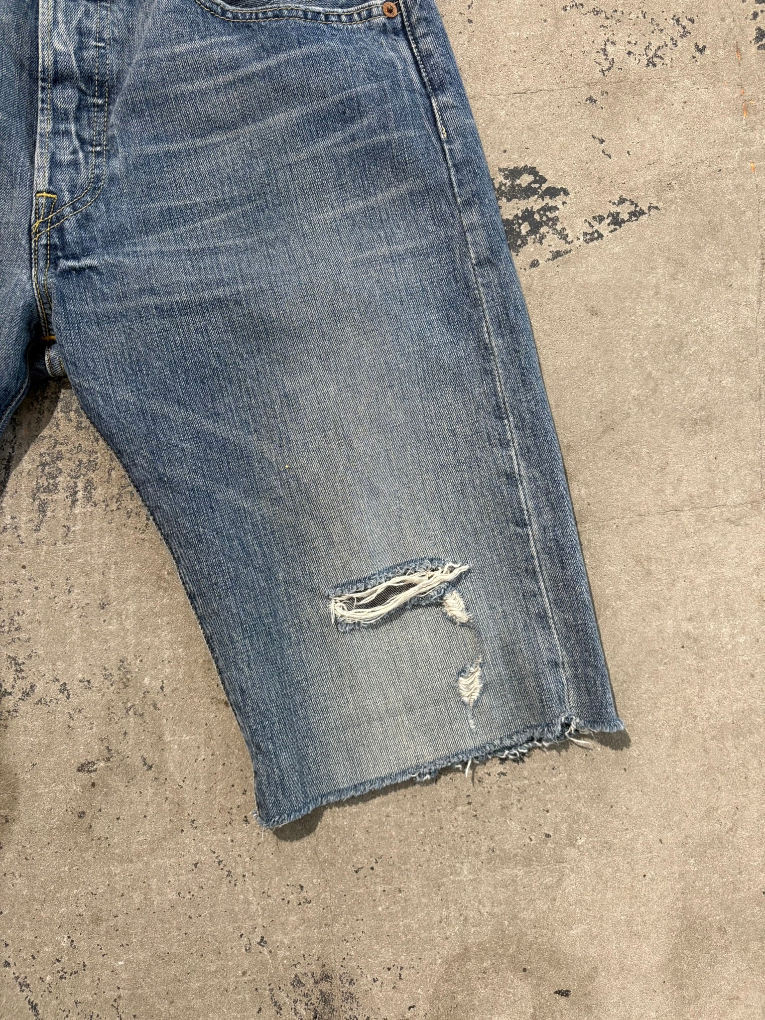 Shorts Levi's 501 Original lavaggio medio dettagli distressed W32