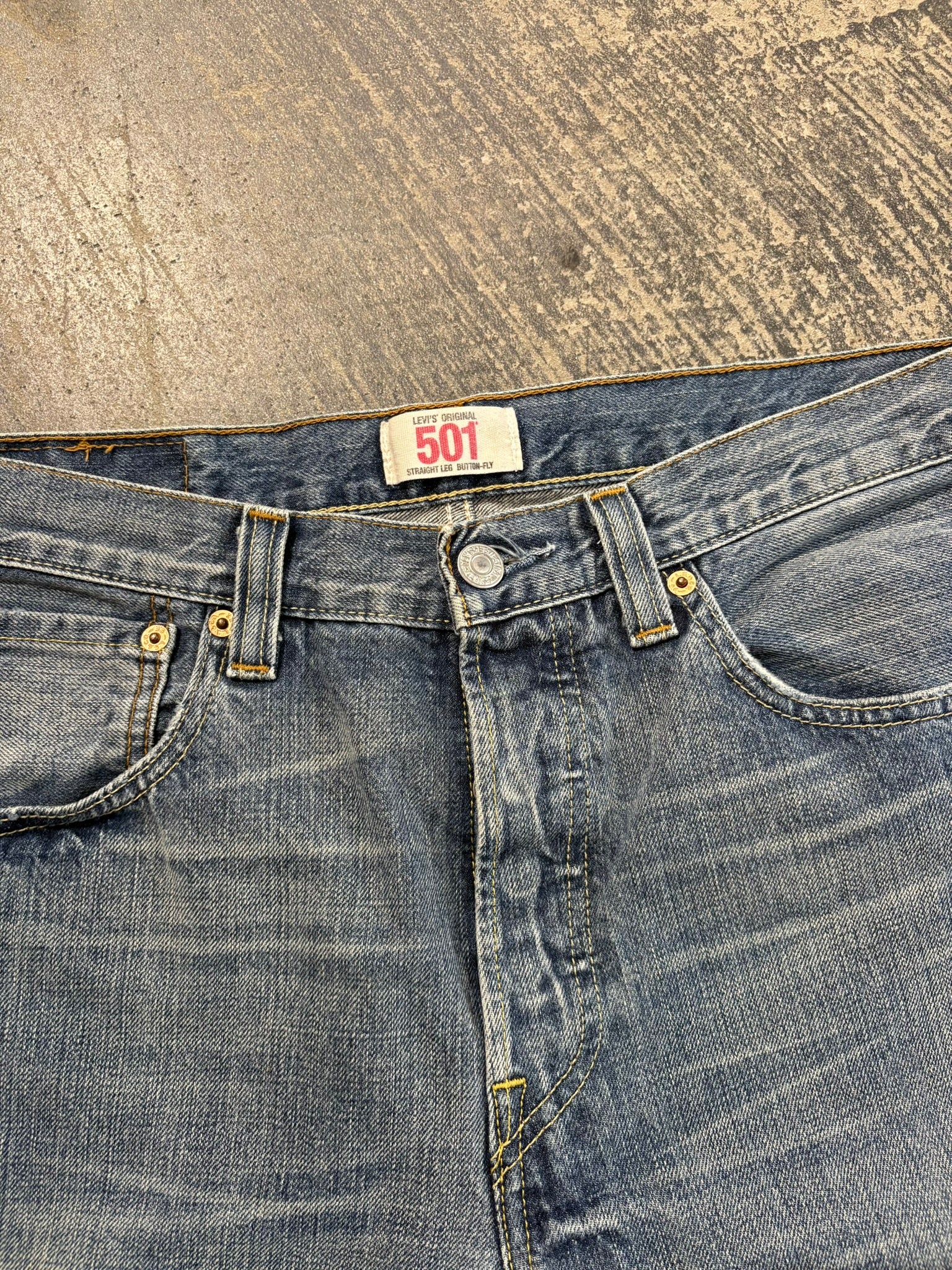 Shorts Levi's 501 Original lavaggio medio dettagli distressed W32
