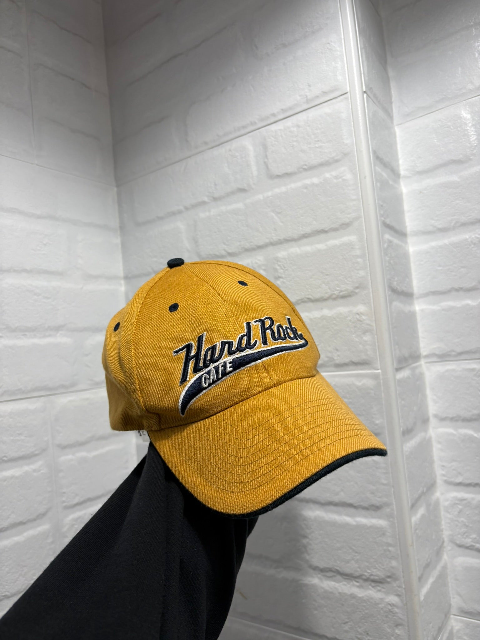 Cappello Hard Rock Cafe senape-nero logo ricamato