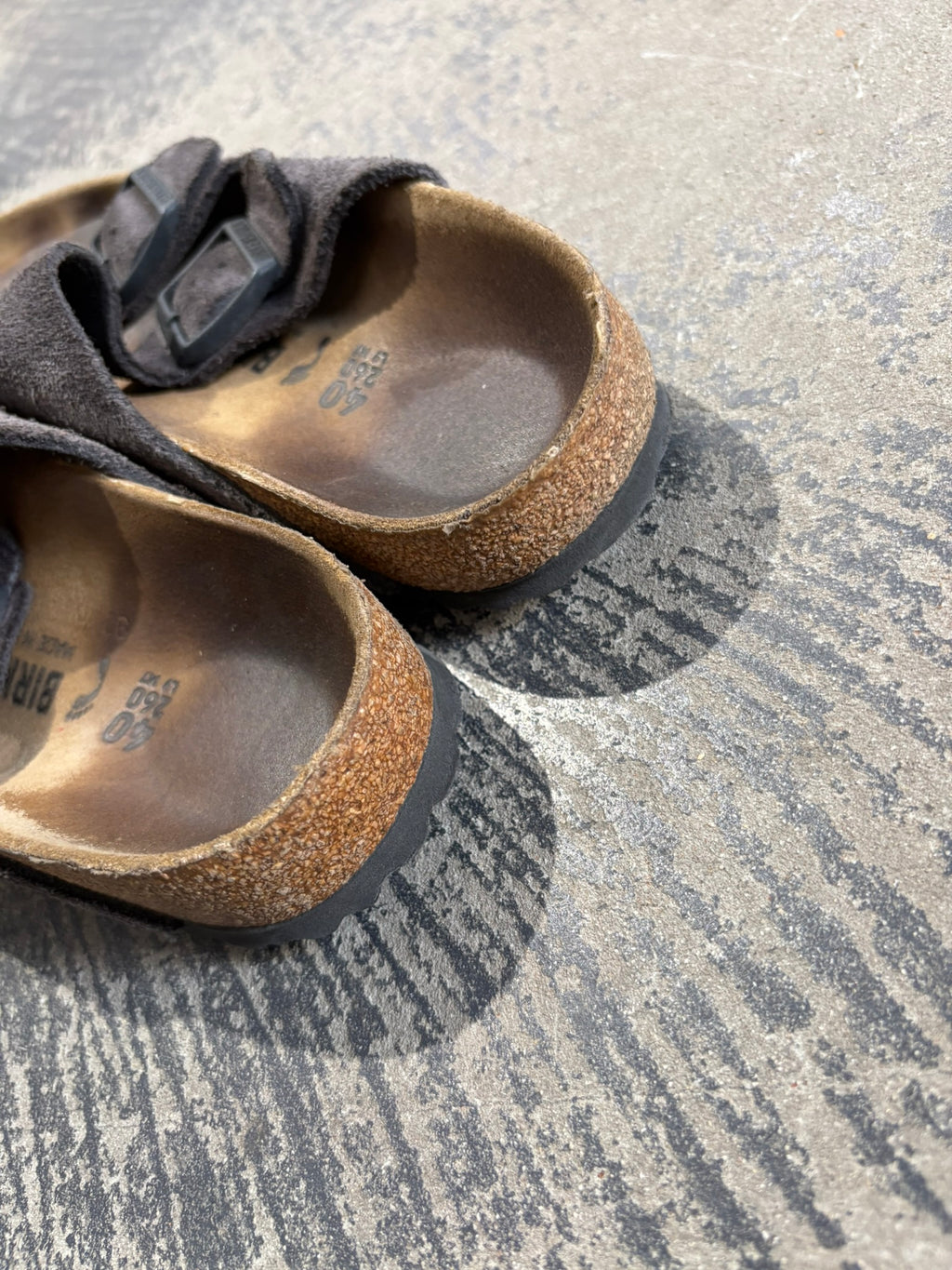 Sandali Birkenstock Arizona pelle scamosciata grigio antracite N.40