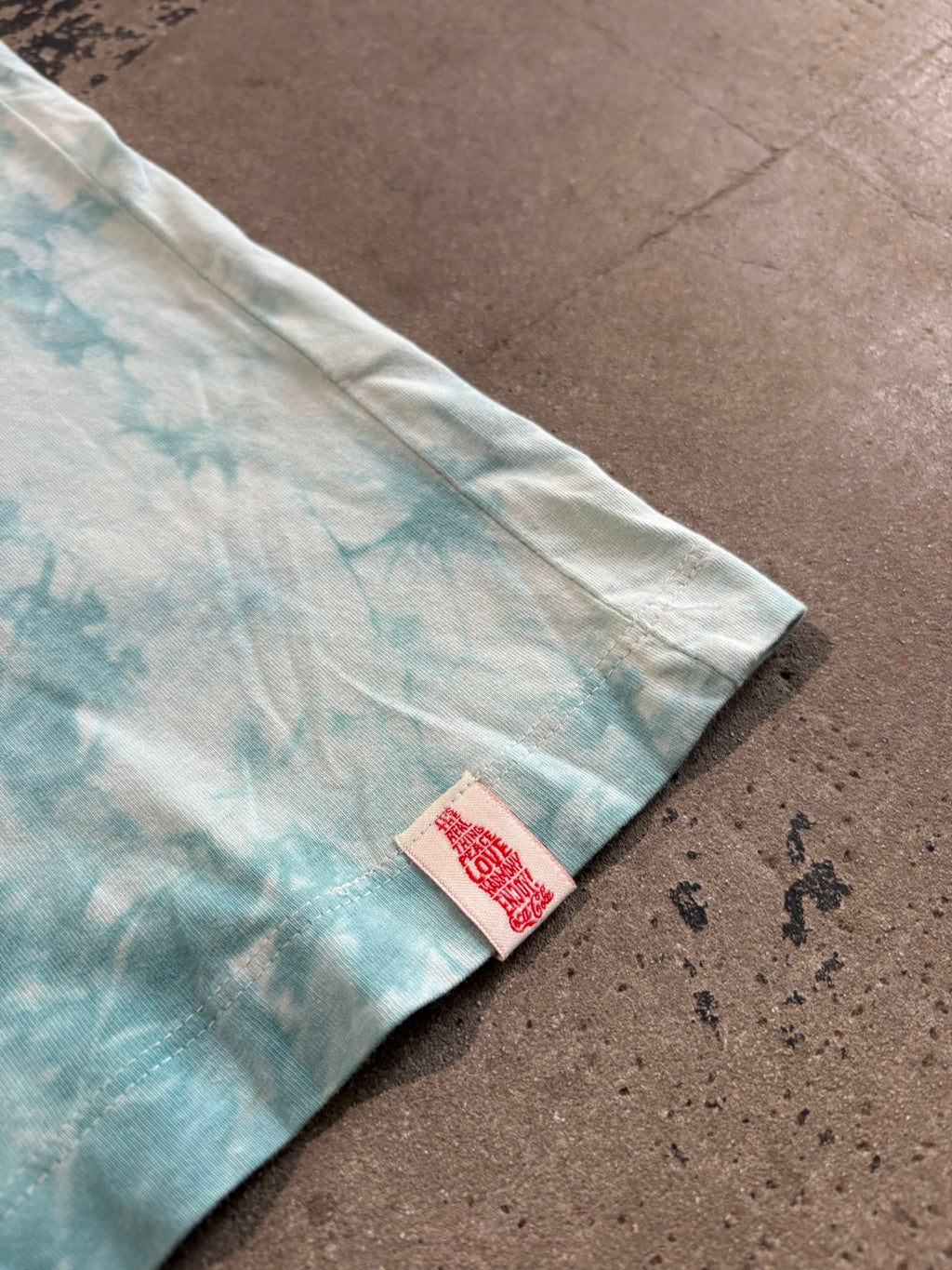 T-Shirt ufficiale Coca-Cola Tie-Dye "Have a Coke and a Smile" azzurro/bianco L