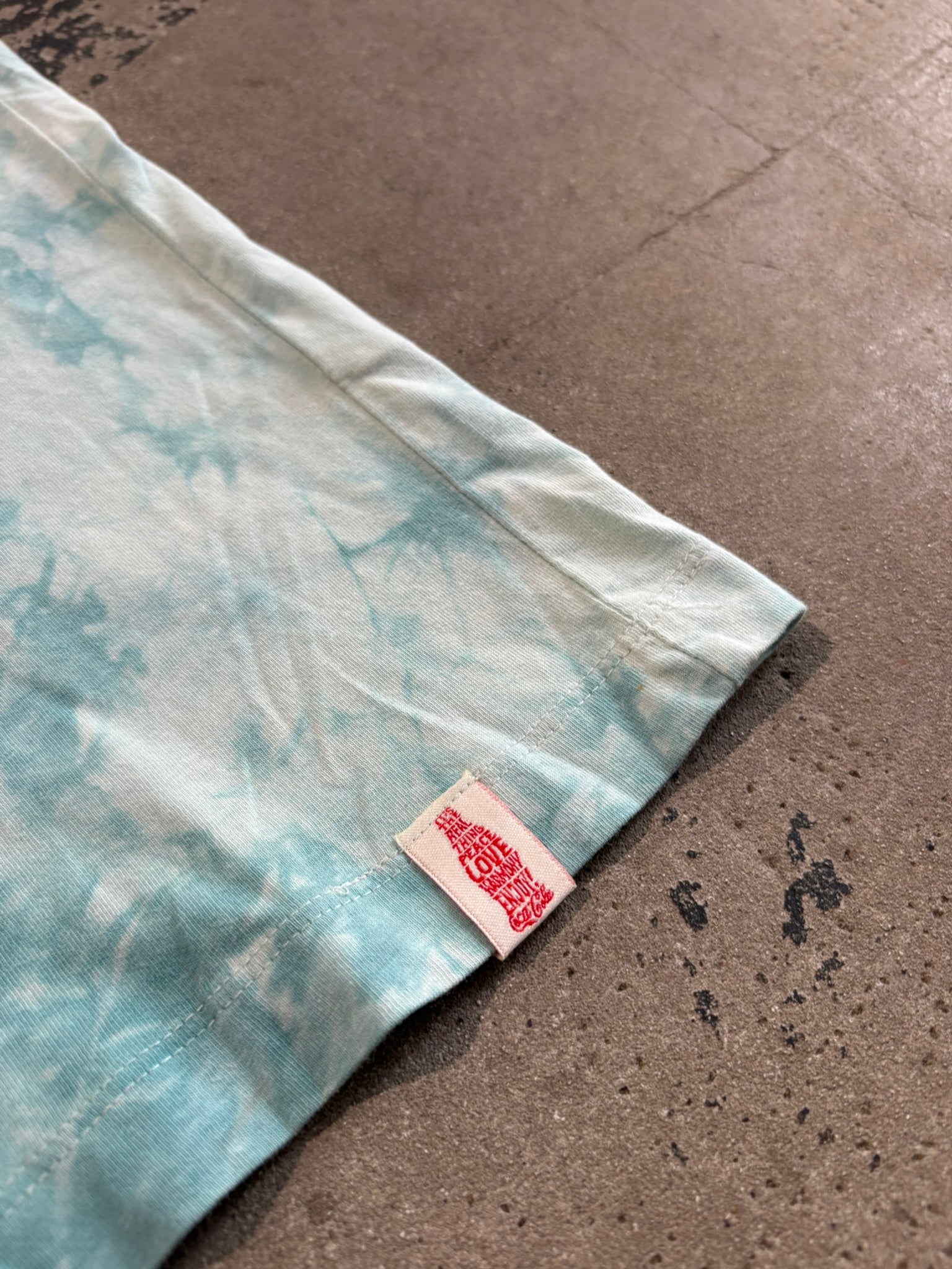 T-Shirt ufficiale Coca-Cola Tie-Dye "Have a Coke and a Smile" azzurro/bianco L